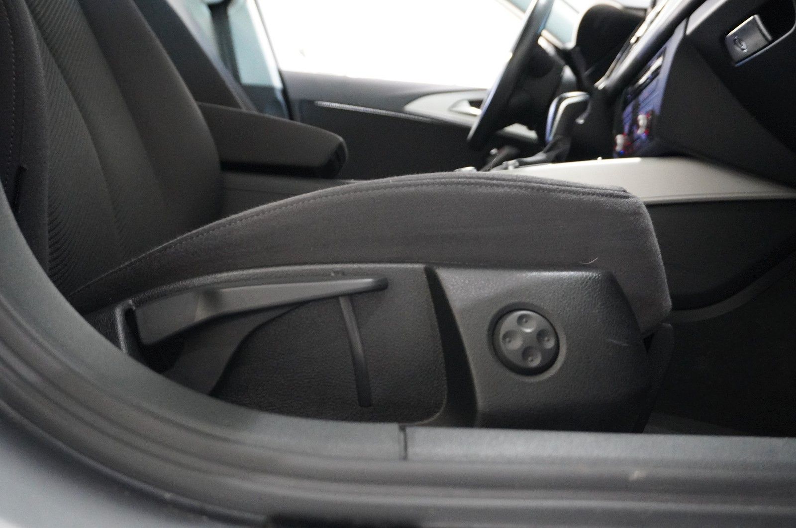Fahrzeugabbildung Audi A6 Avant 2.0 TDI ULTRA S-TRONIC NAVI/LED/SHZ/AHK