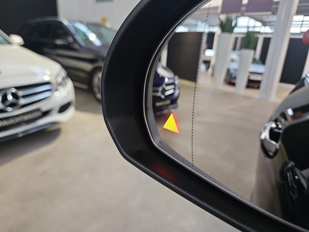 Fahrzeugabbildung Mercedes-Benz GLC 300 de 4M +AMG+AHK+AIRMATIC+DIGI+HEAD+PANO++