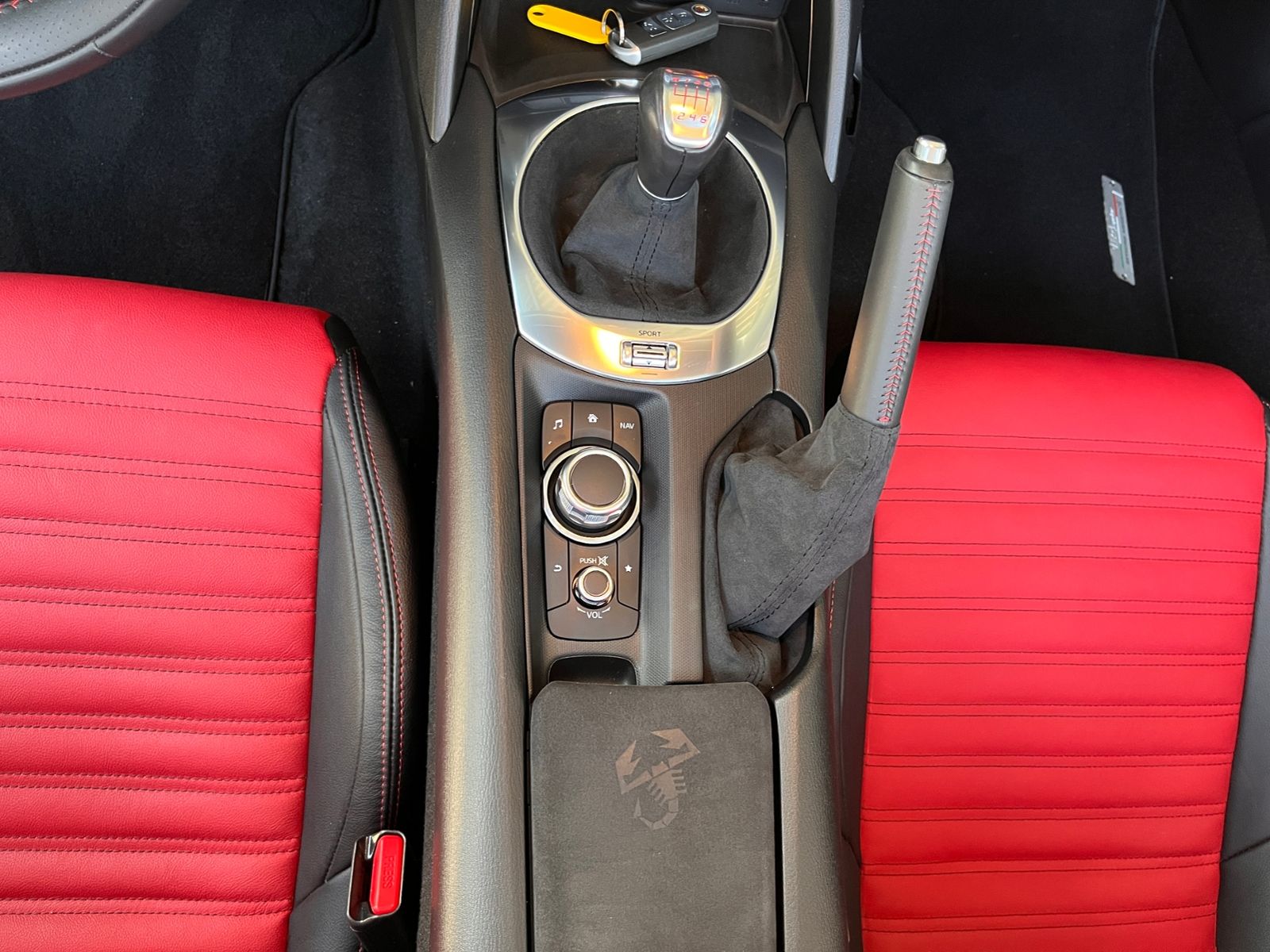 Fahrzeugabbildung Abarth 124 Spider  BOSE LEDER ALU