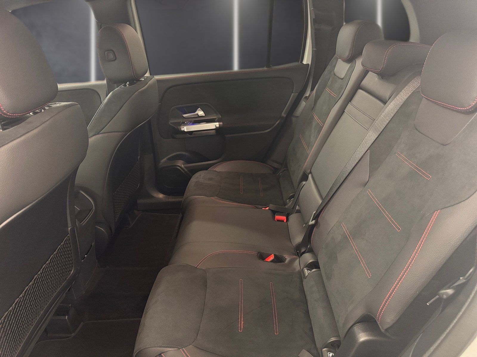 Fahrzeugabbildung Mercedes-Benz GLB 200 AMG Line*AHK*Distronic*MultiBeam*Kamera*