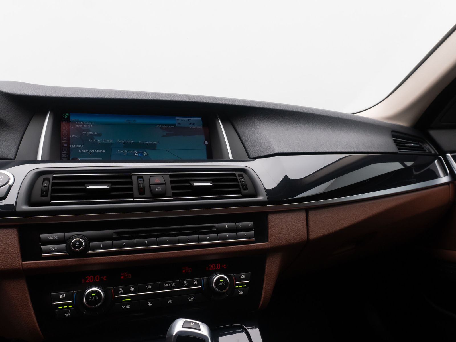 Fahrzeugabbildung BMW 520d HUD Alarm Komfortsitze SoftClose AHK Sport