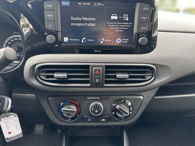 Fahrzeugabbildung Hyundai i10 Apple CarPlay Android Auto DAB Spurhalteass.