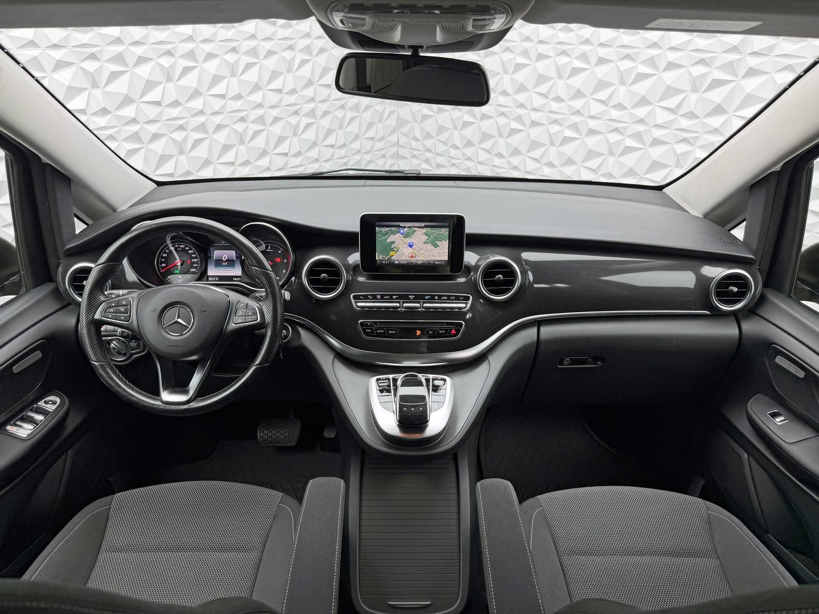 Fahrzeugabbildung Mercedes-Benz V250d 4MATIC*STANDHEIZ*AHK*7SITZE*ILS*3,1t*RCAM