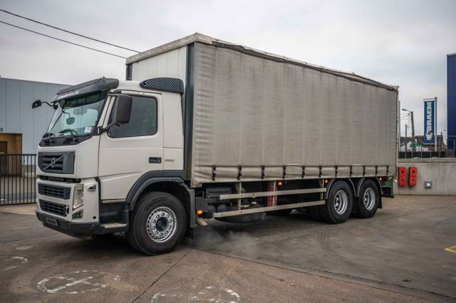 Volvo FM 330+10 pneus/tires-intarder