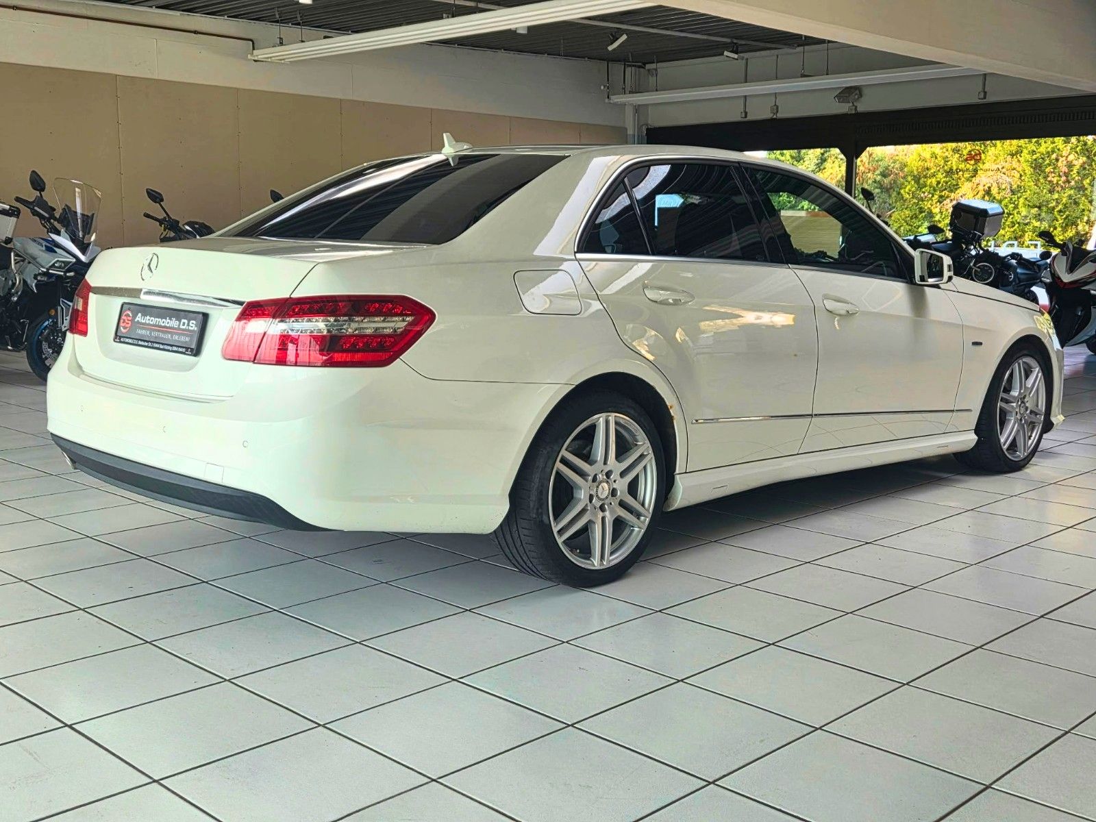 MERCEDES-BENZ E 220 — zdjęcie 5
