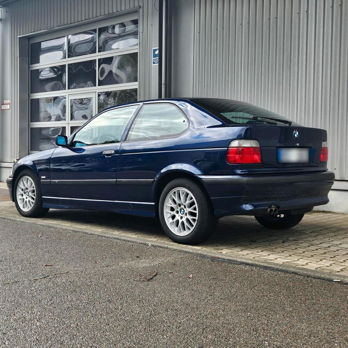 BMW 323