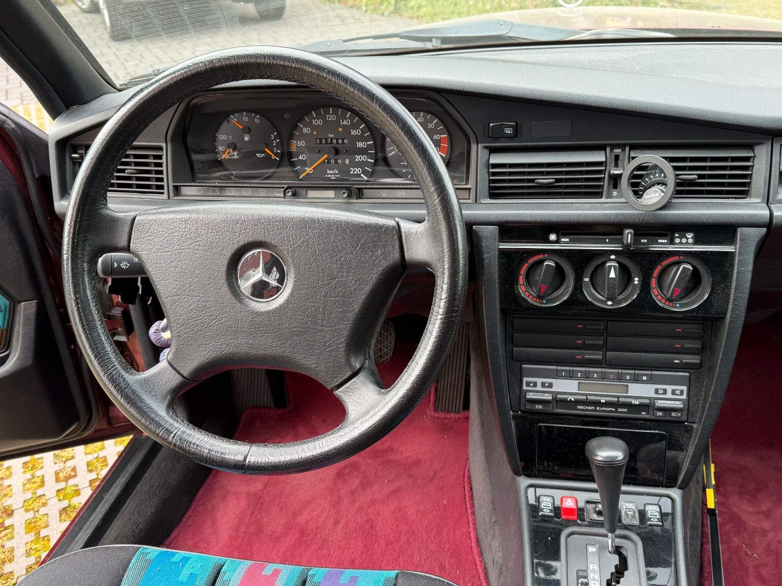 Fahrzeugabbildung Mercedes-Benz 190E 1.8