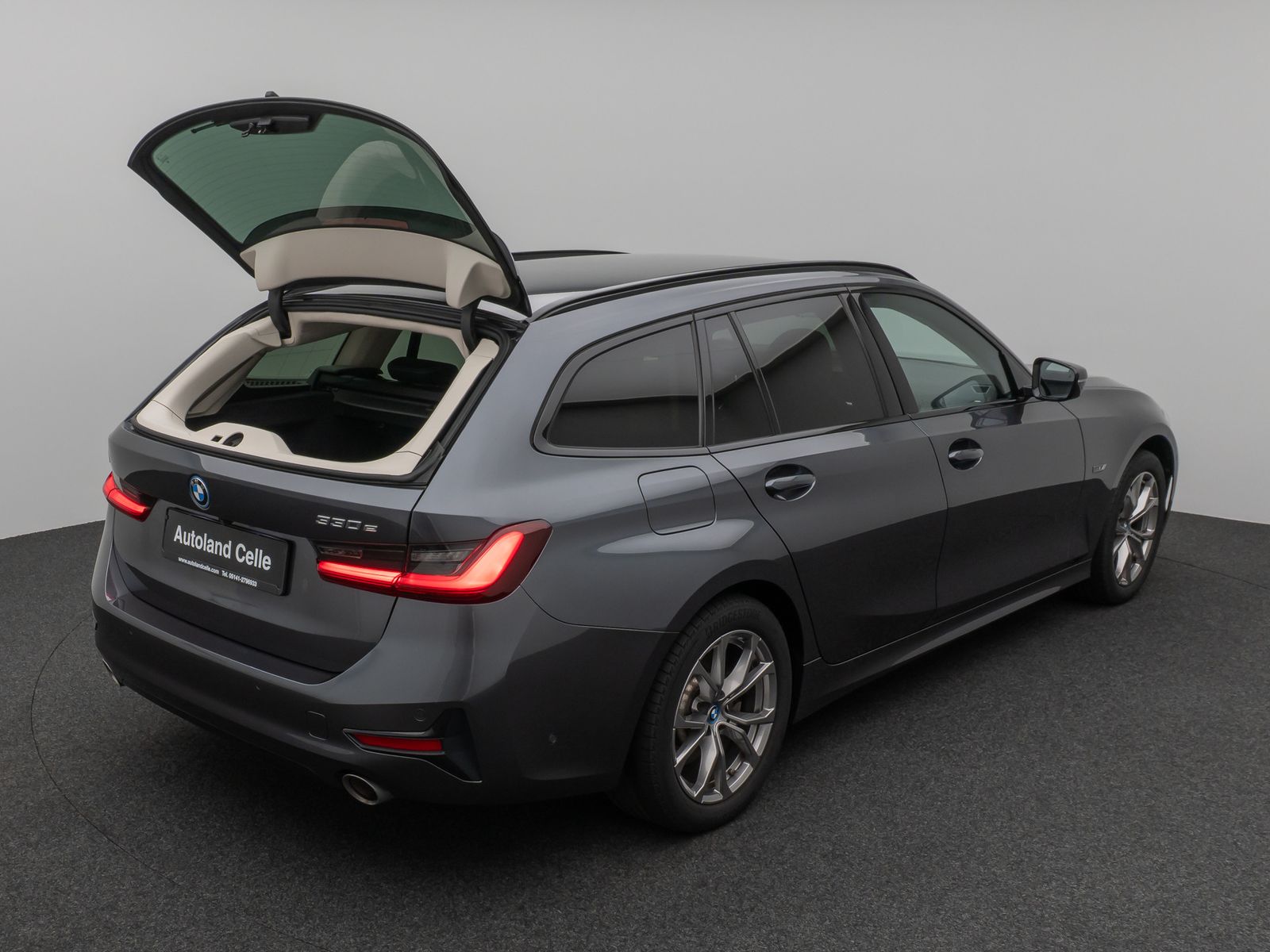 Fahrzeugabbildung BMW 330e SportLine Laser Kamera HUD DAB HiFi Komfort