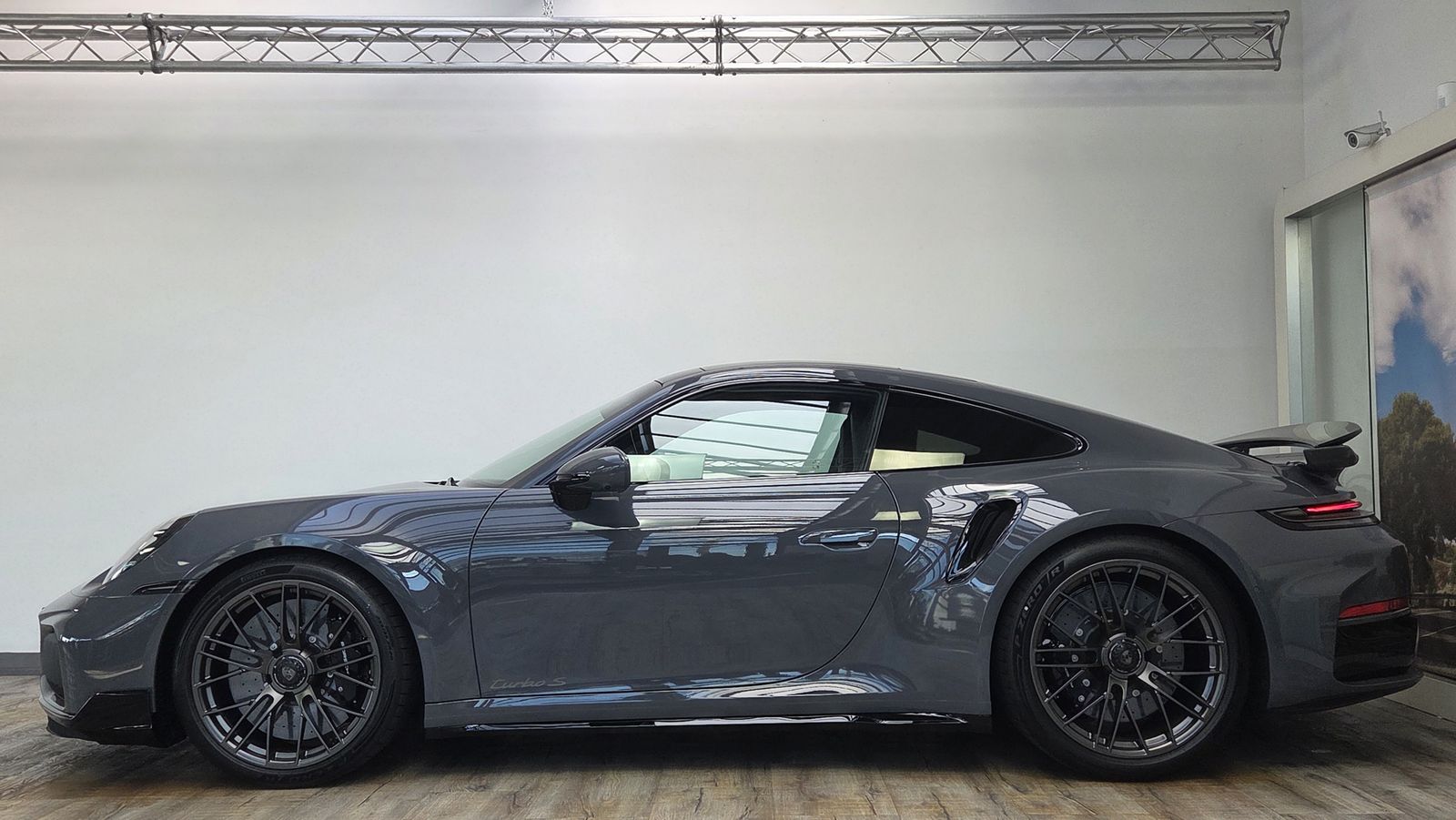 Porsche 992 Turbo S SportDesign Titan Lift Burmester imagem 3