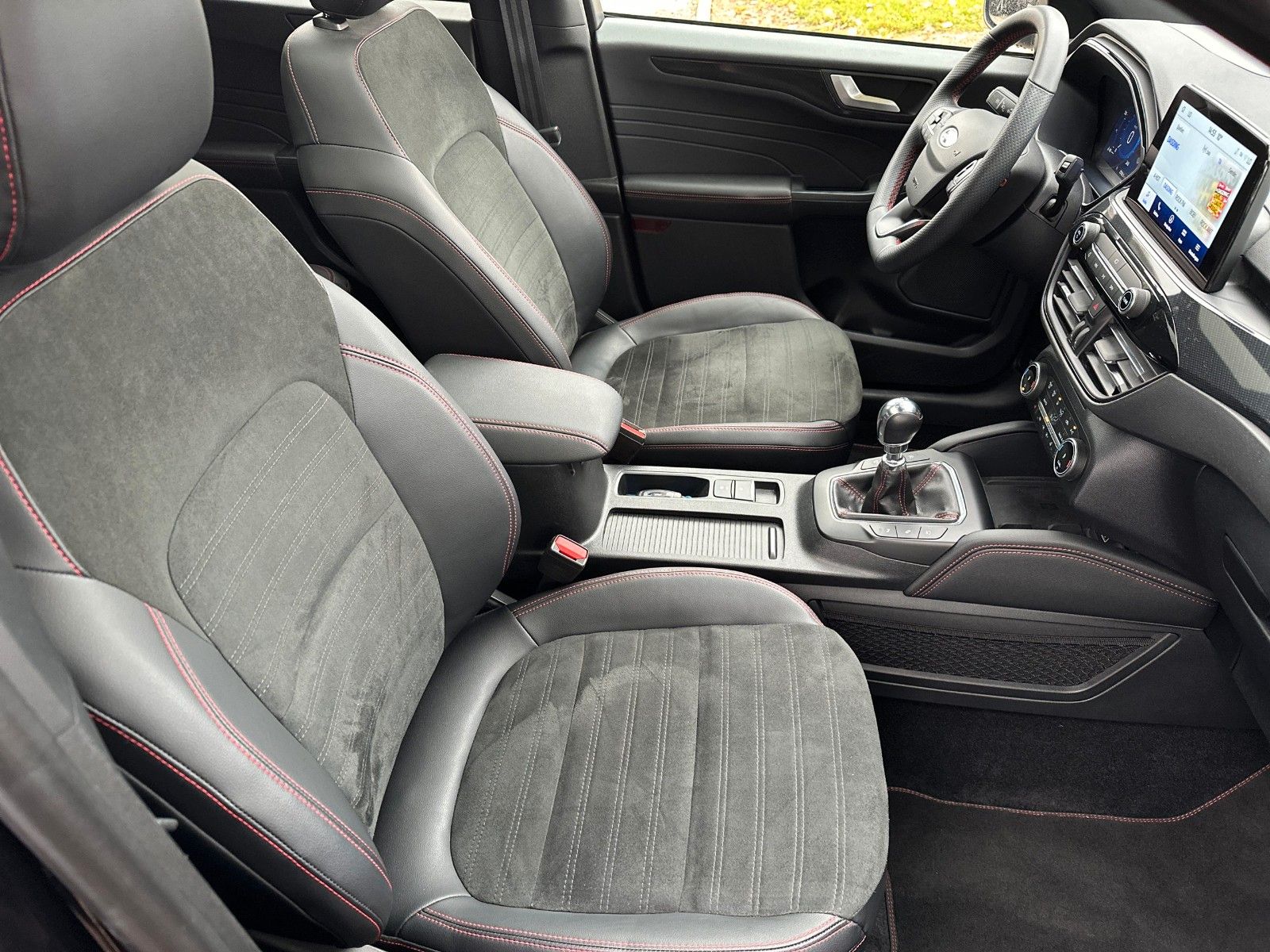 Fahrzeugabbildung Ford Kuga ST-Line X, AHK schwenkbar, ACC TEMPOMAT