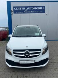 Mercedes V 220 - 2