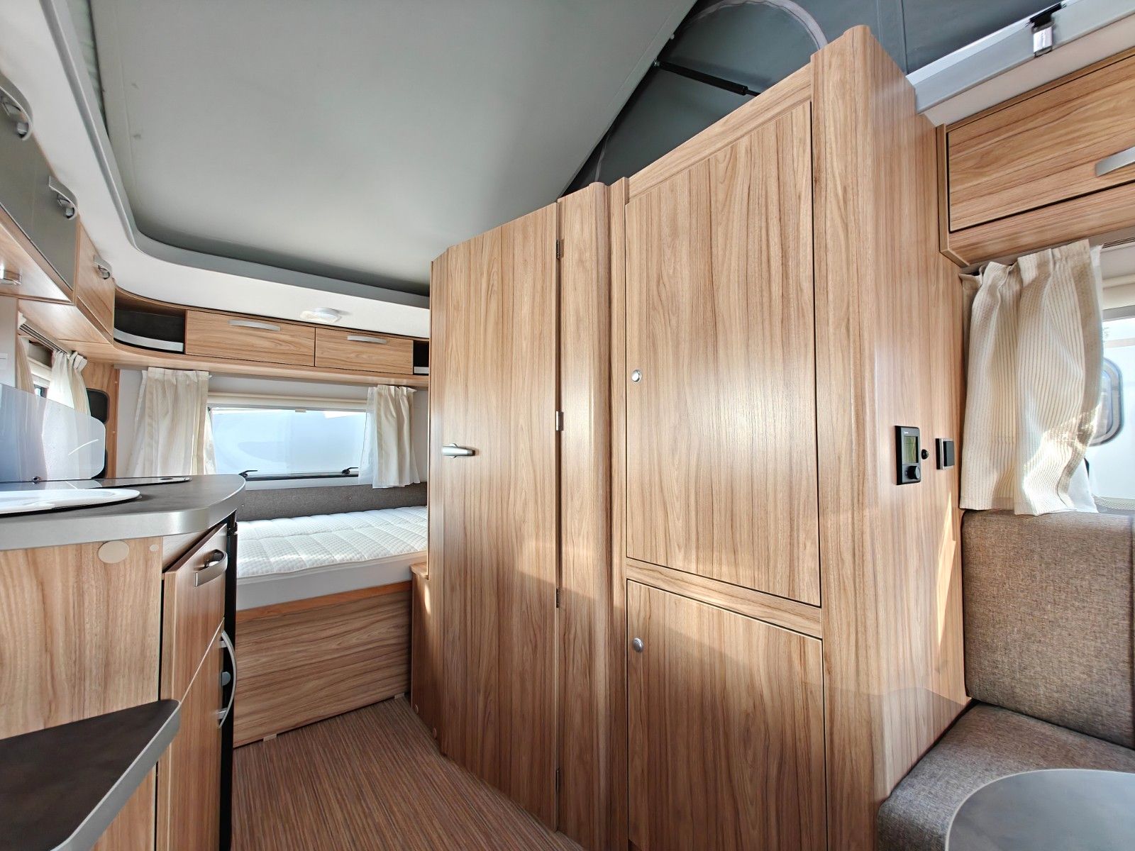 Fahrzeugabbildung HYMER / ERIBA / HYMERCAR Feeling 425 Schlafdach - SPRING SALE -