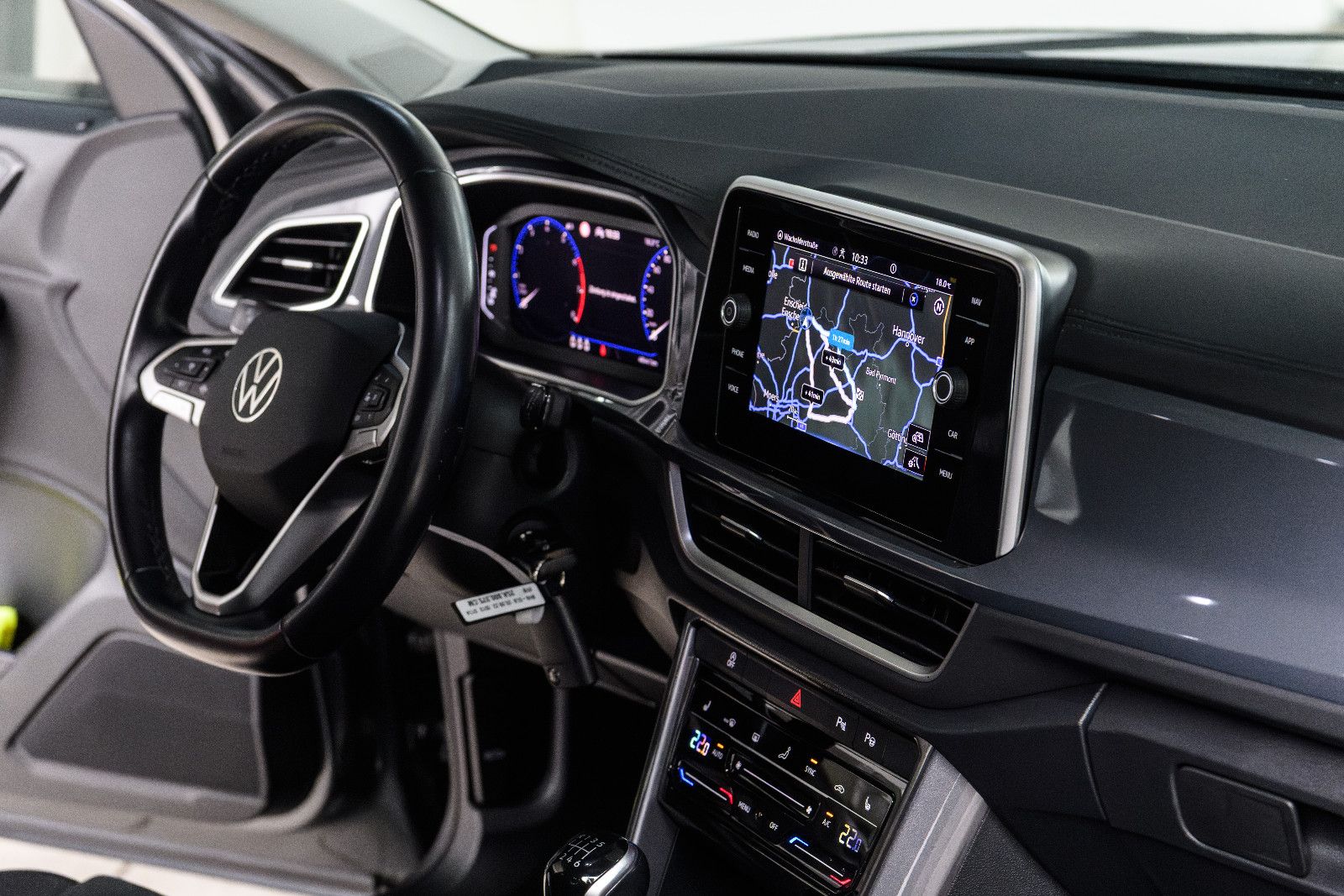 Fahrzeugabbildung Volkswagen T-Roc Style+LED+AHK+ACC+SHZ+GJR+APPCONNECT