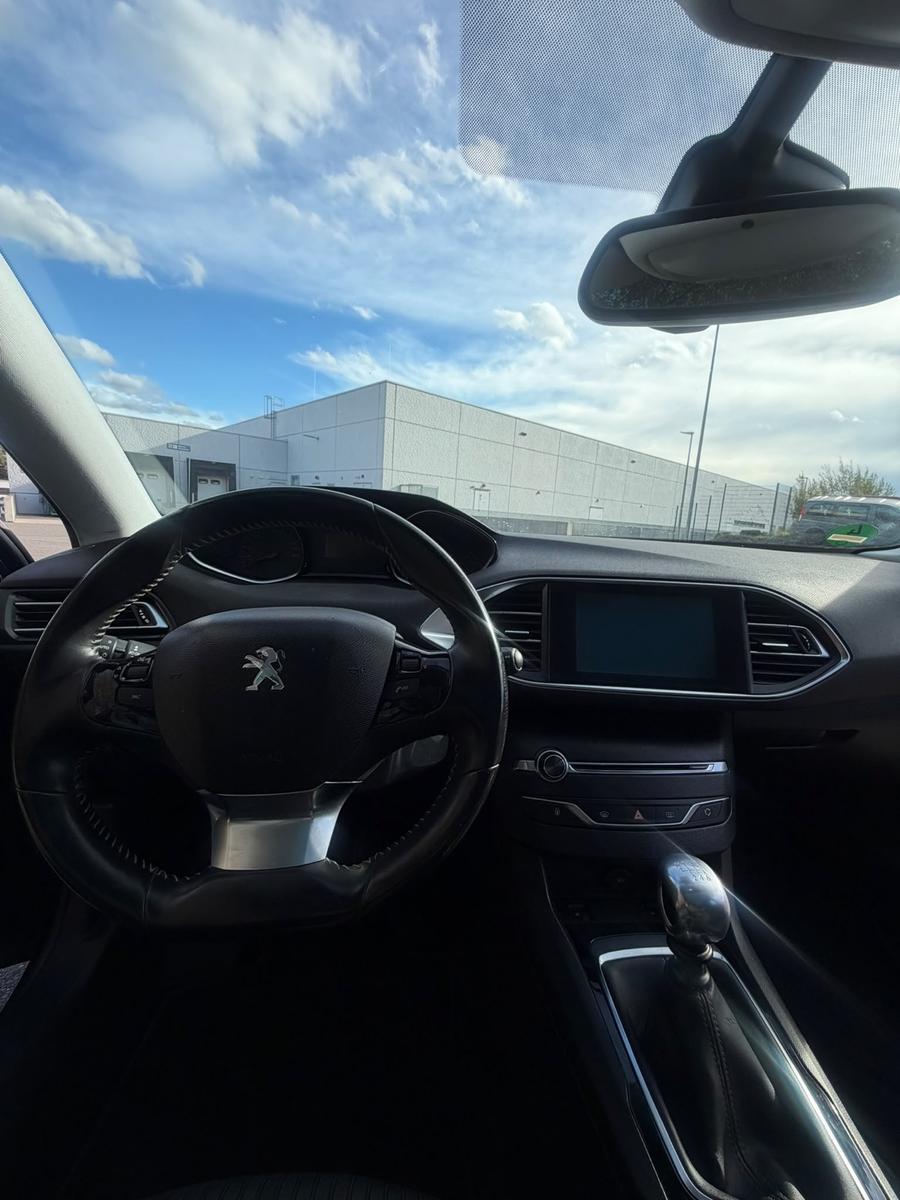 Peugeot 308 2015 — photo 14
