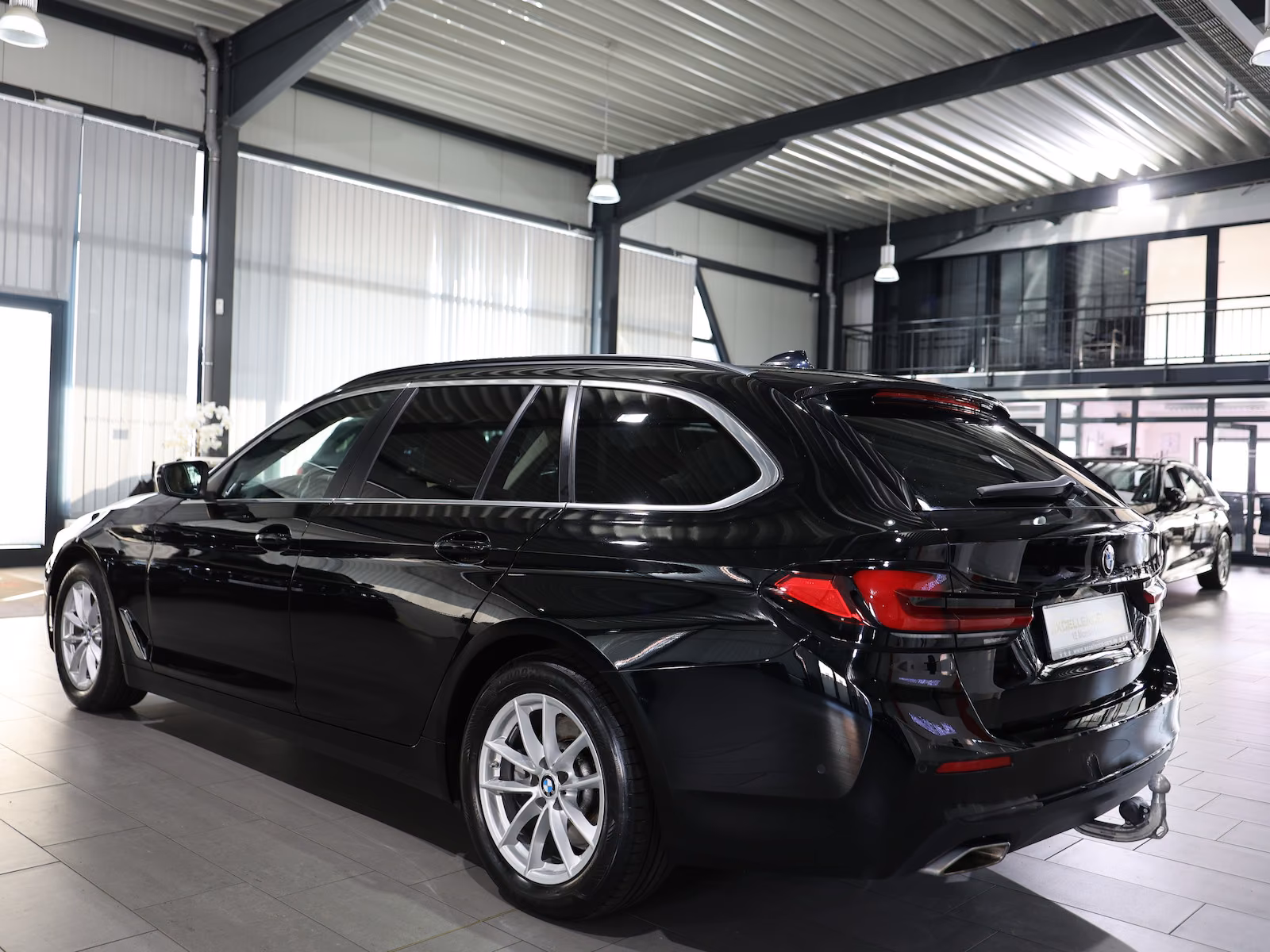 BMW 520i Touring BUSINESS BLACK & BROWN / H/K / LED