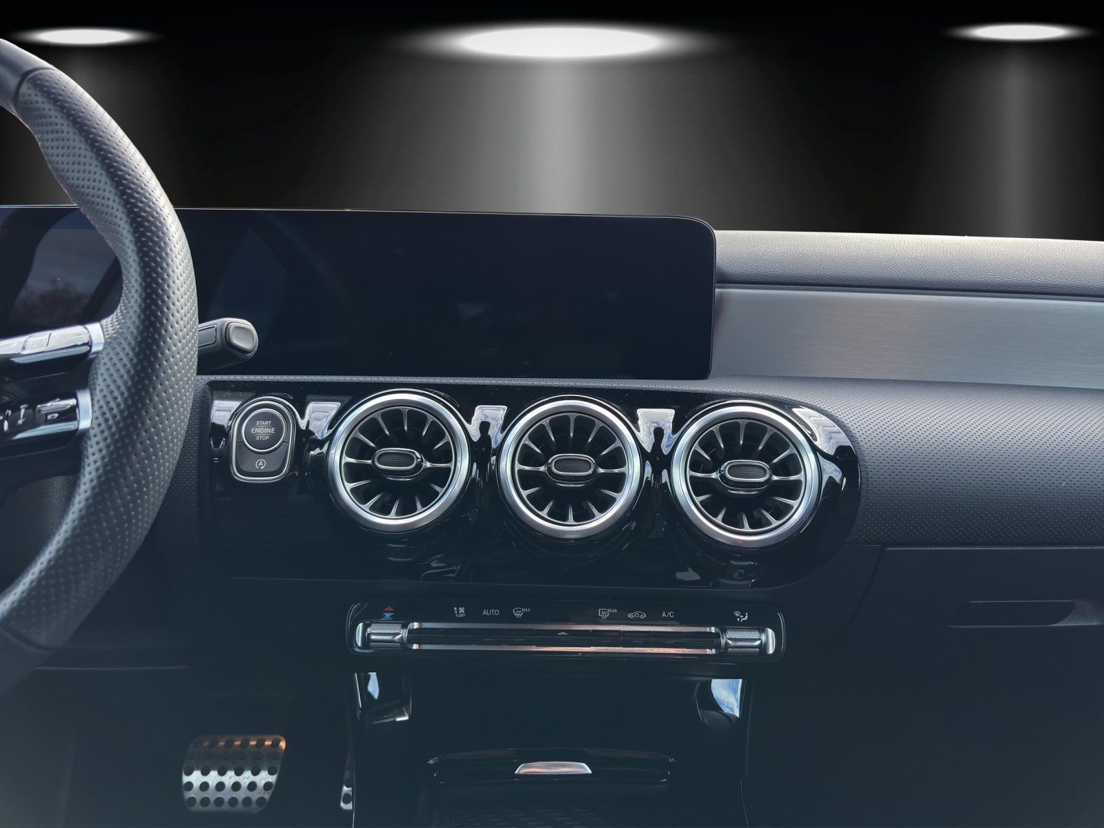 Fahrzeugabbildung Mercedes-Benz A 180 d AMG Distro KeyGO NIGHT Kamera LED