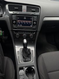 Volkswagen Golf - 10