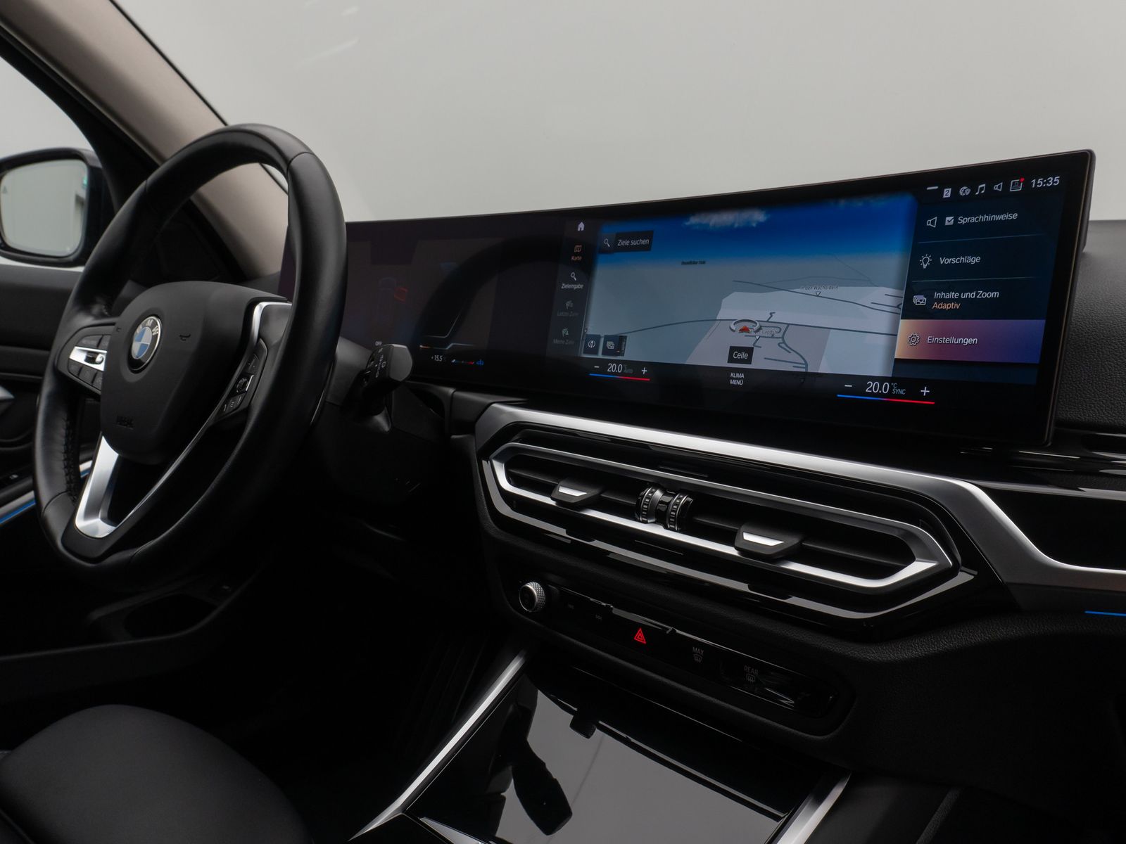 Fahrzeugabbildung BMW 318d Kamera DAB HiFi HUD Leder Komfort Sport LED