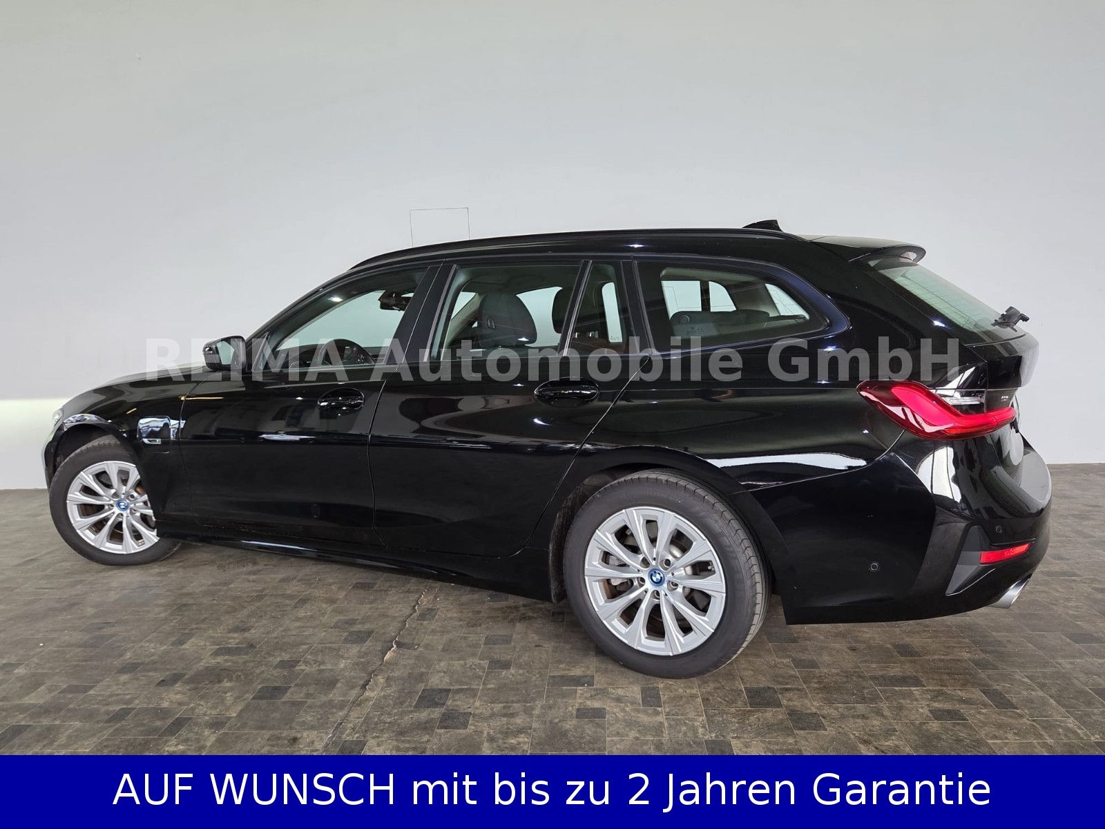 Fahrzeugabbildung BMW 330e Touring  Advantage, Laser, HUD, ACC