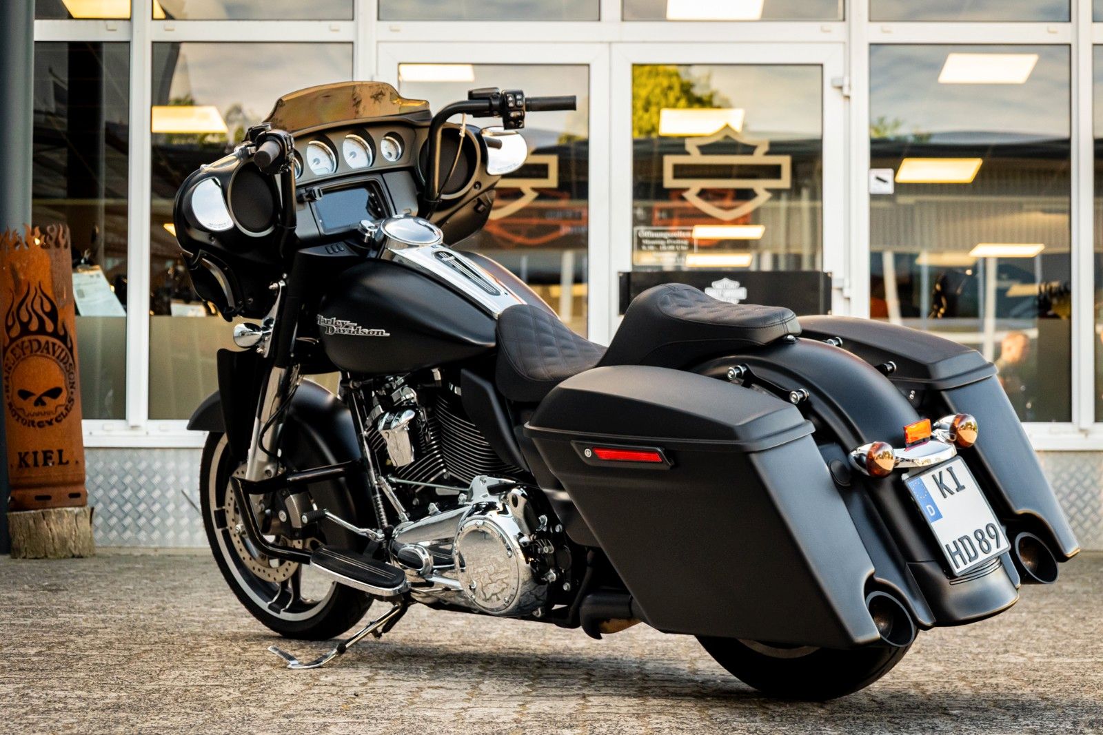 Fahrzeugabbildung Harley-Davidson STREET GLIDE SPECIAL FLHXS -APE - JEKILL&HYDE -