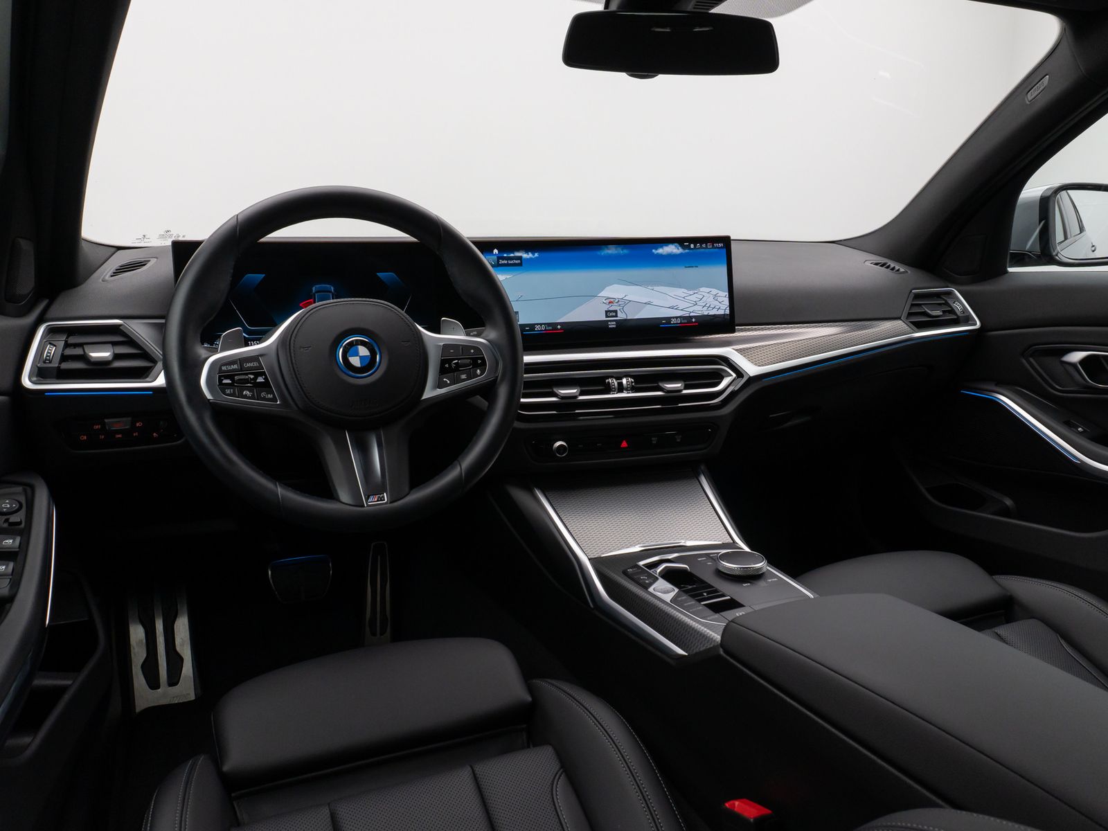 Fahrzeugabbildung BMW 330e M Sport Kamera DAB HiFi Stop&Go Komfort 19"