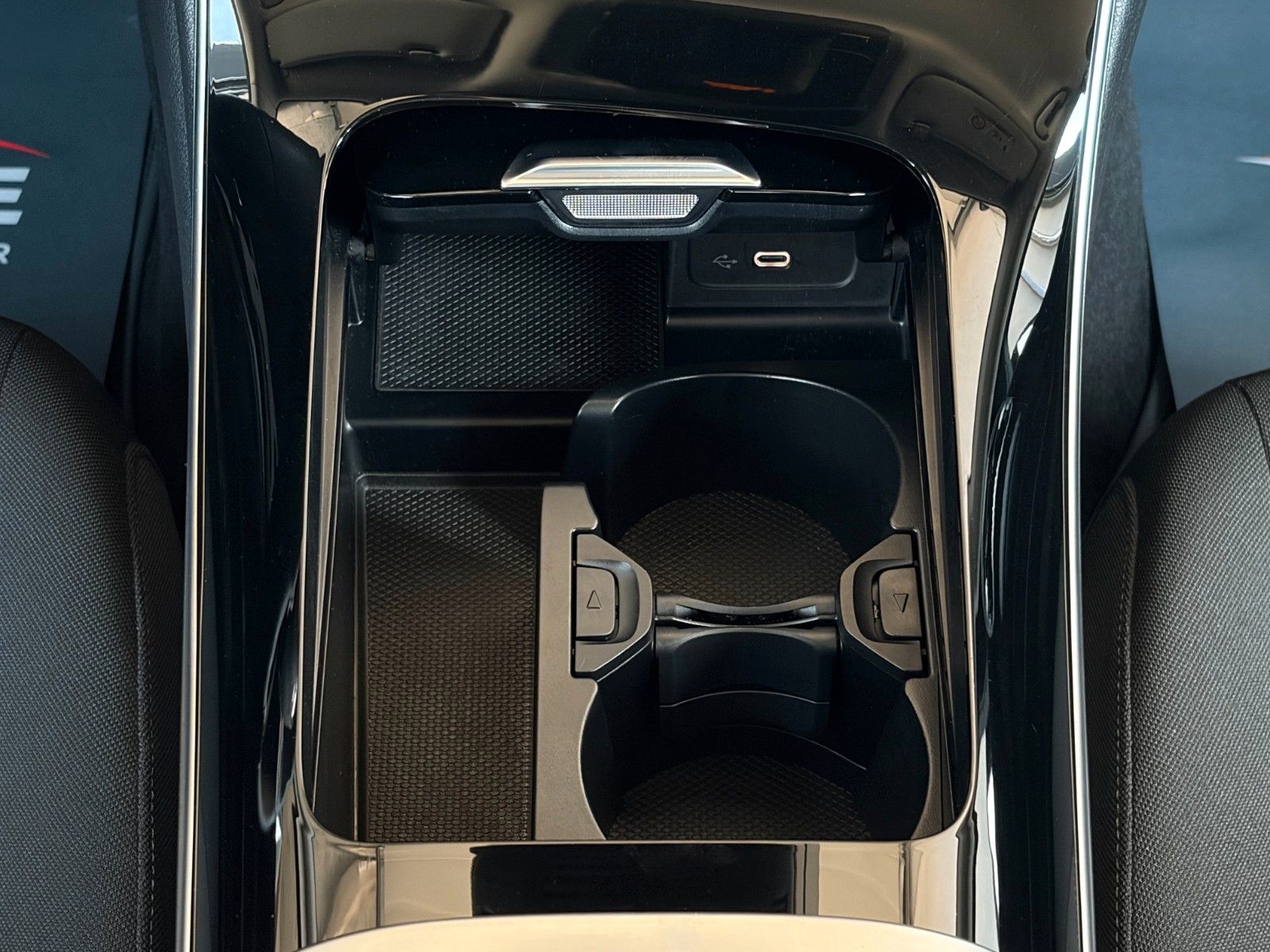 Fahrzeugabbildung Mercedes-Benz C 220d T Modell Autom Advanced MBUX Kamera SHZ