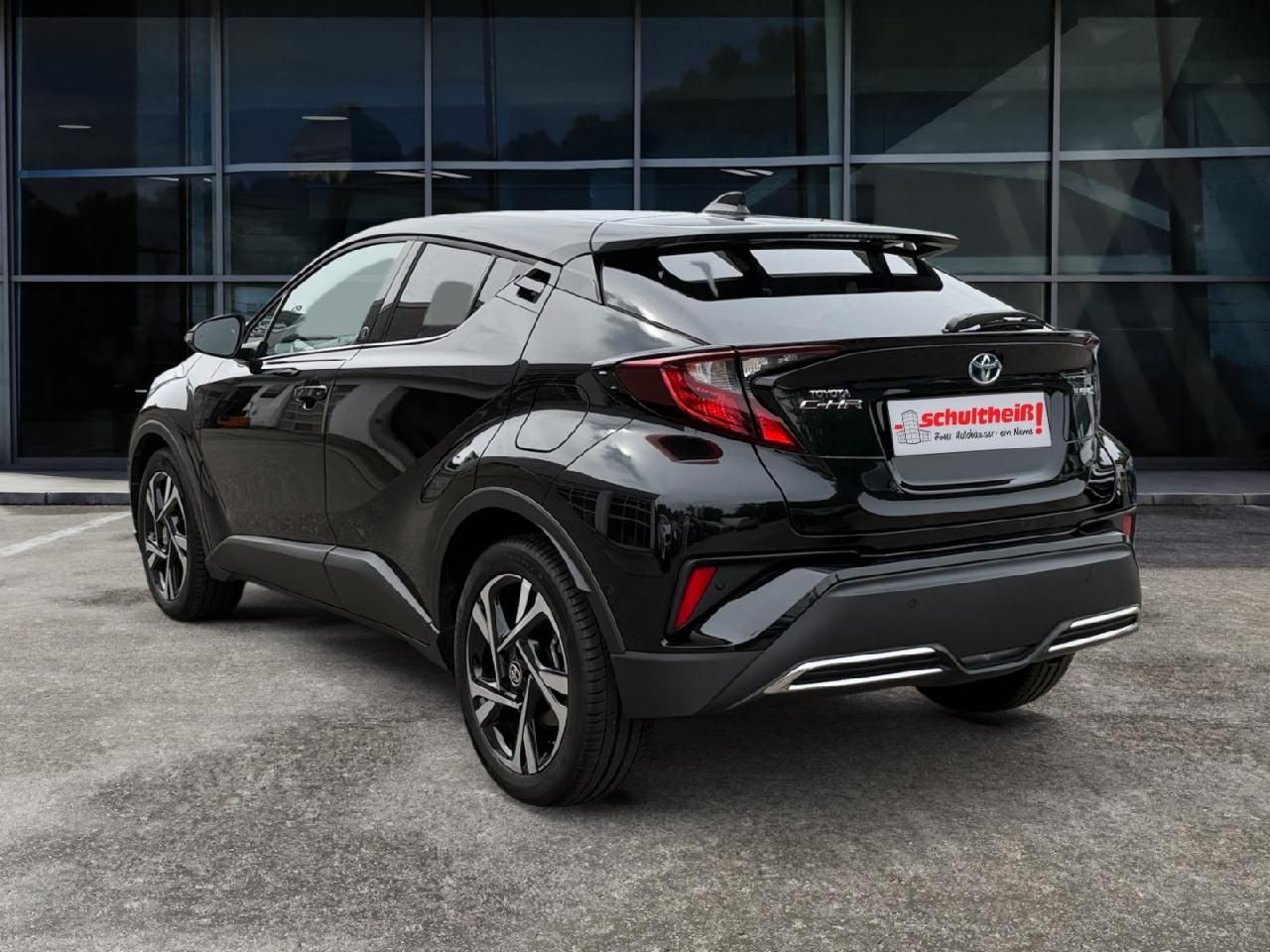 Fahrzeugabbildung Toyota C-HR Hybrid Team D