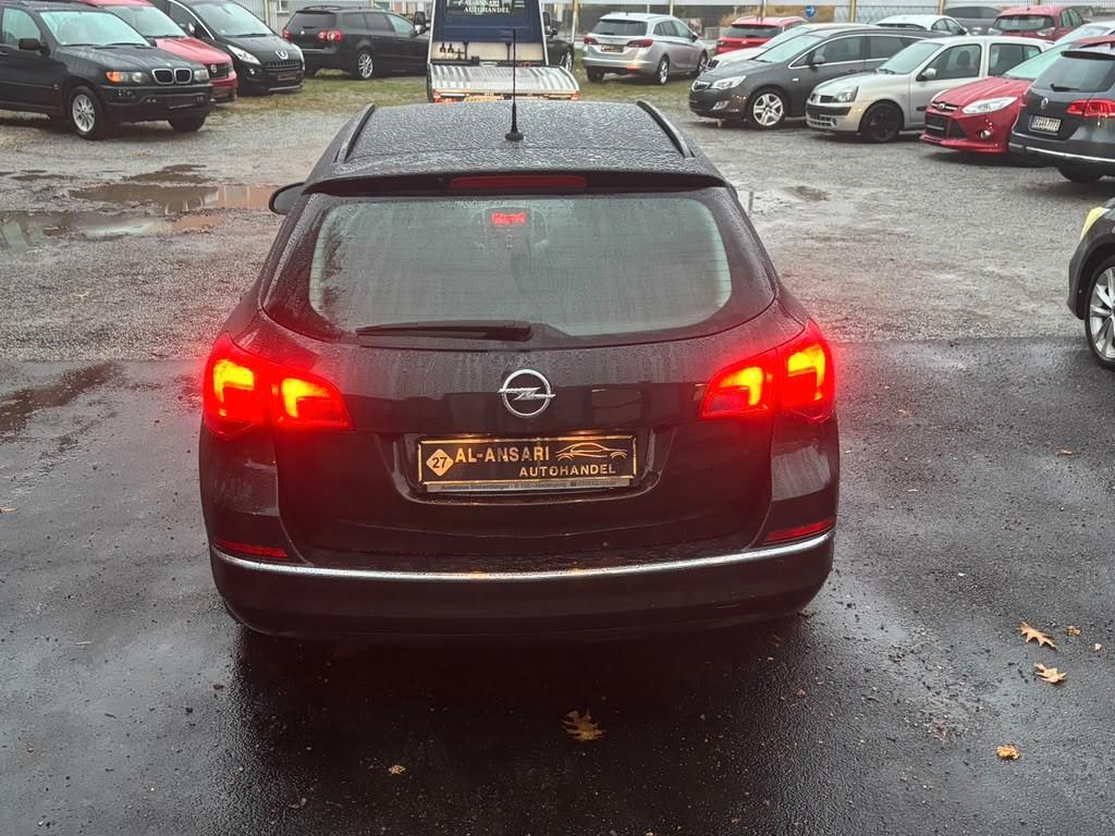 Opel Astra 2012 — photo 6