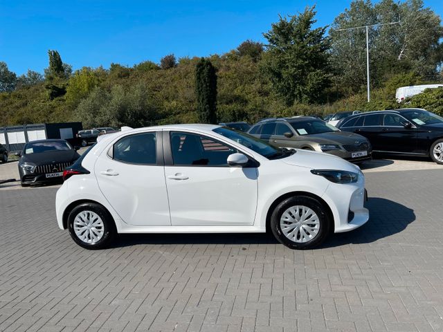 Toyota Yaris Hybrid Basis Weiß Automatik