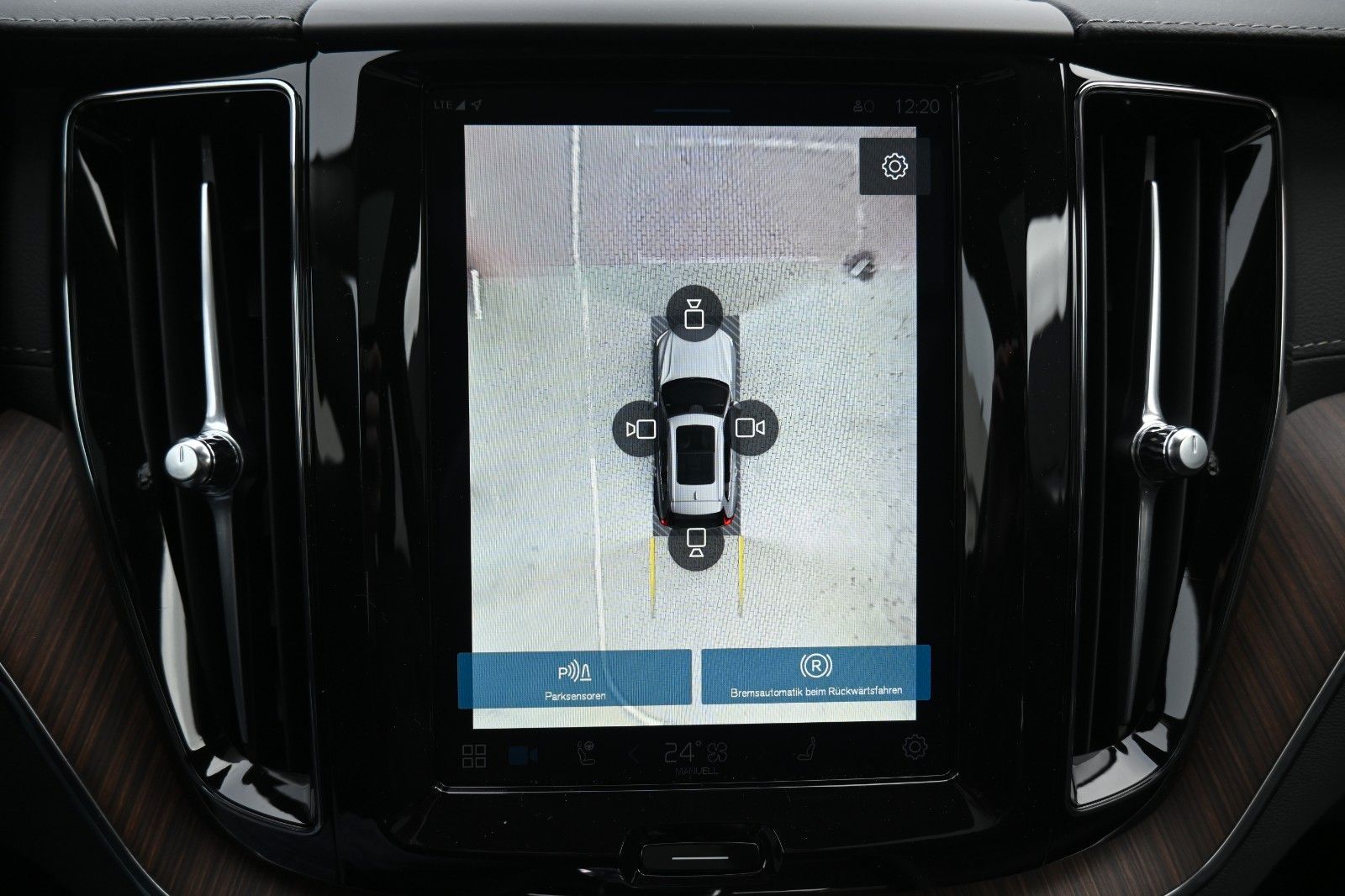 Fahrzeugabbildung Volvo XC60 B4D AWD Ultimate Dark*STDHZG*B&W*LUFT*ACC