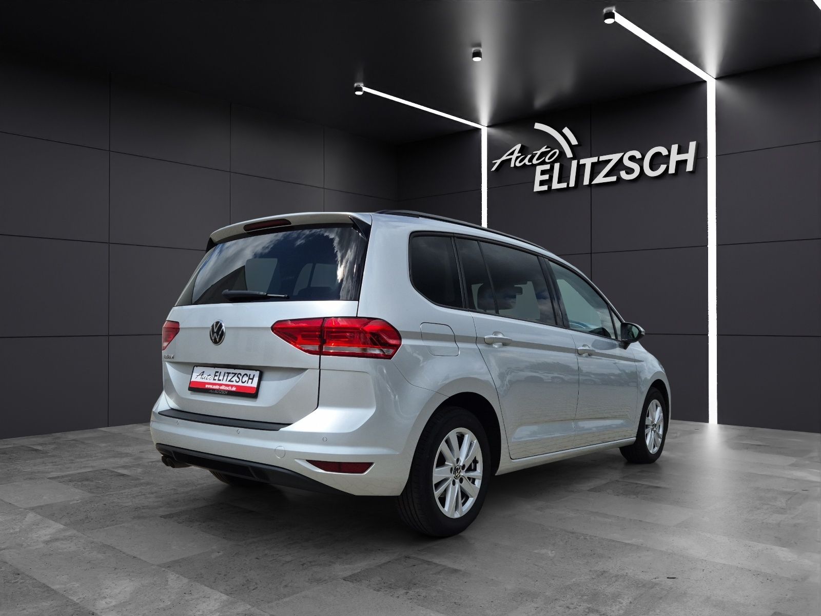 Fahrzeugabbildung Volkswagen Touran TDI Comfortline DSG AHK Navi PDC SH LM