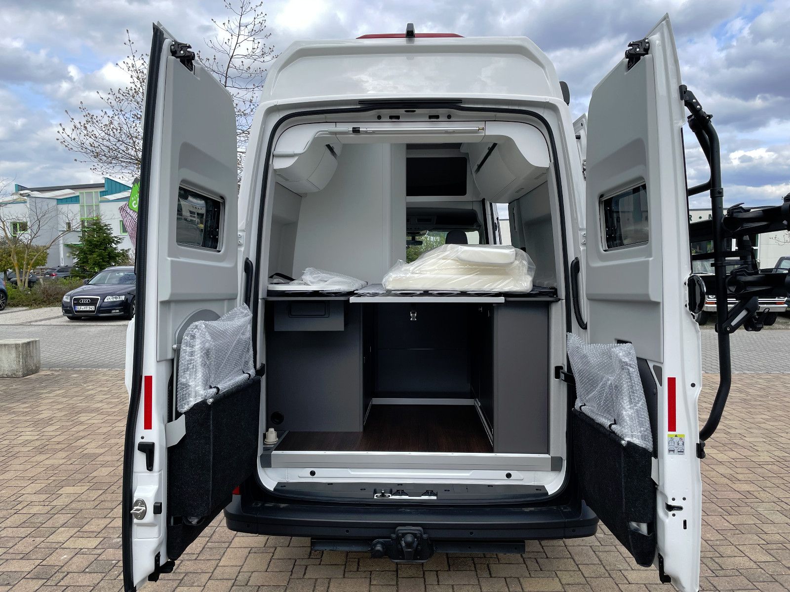 Fahrzeugabbildung Volkswagen Grand California 600, Navi, Dieselh., AHK, uvm.