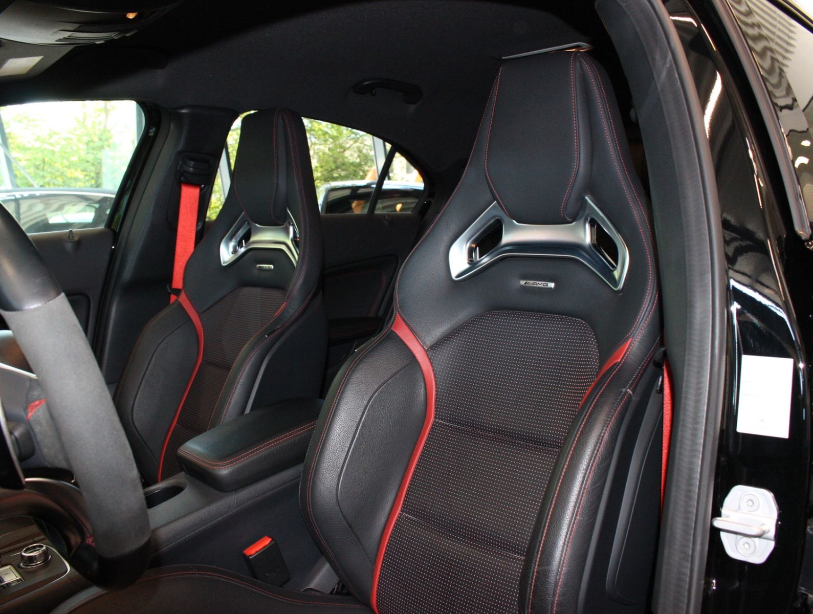 Fahrzeugabbildung Mercedes-Benz A 45 AMG 4MATIC *AMG Racing Kit*1.Hand