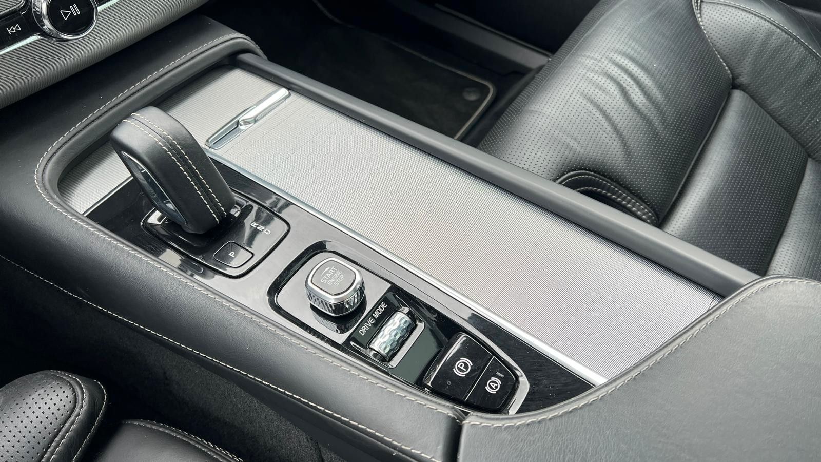 Fahrzeugabbildung Volvo XC90 T8 PHEV AWD R Design*360°*Massage*LUFT*B&W*