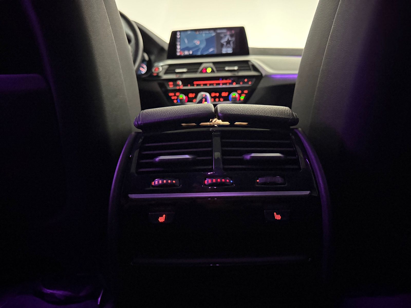 Fahrzeugabbildung BMW 640 d xDrive M SPORT/LED/AHK/HuD/PANO/ACC/H&K