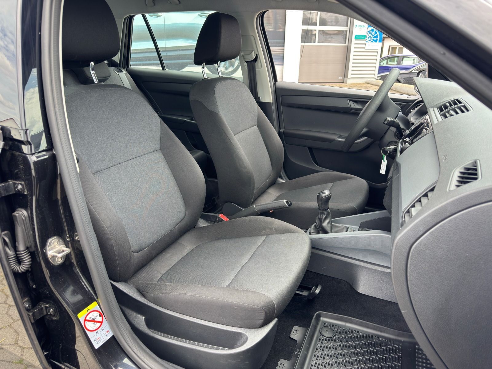 Fahrzeugabbildung SKODA Fabia Combi 75PS 5-Gang*SHZ*PDC
