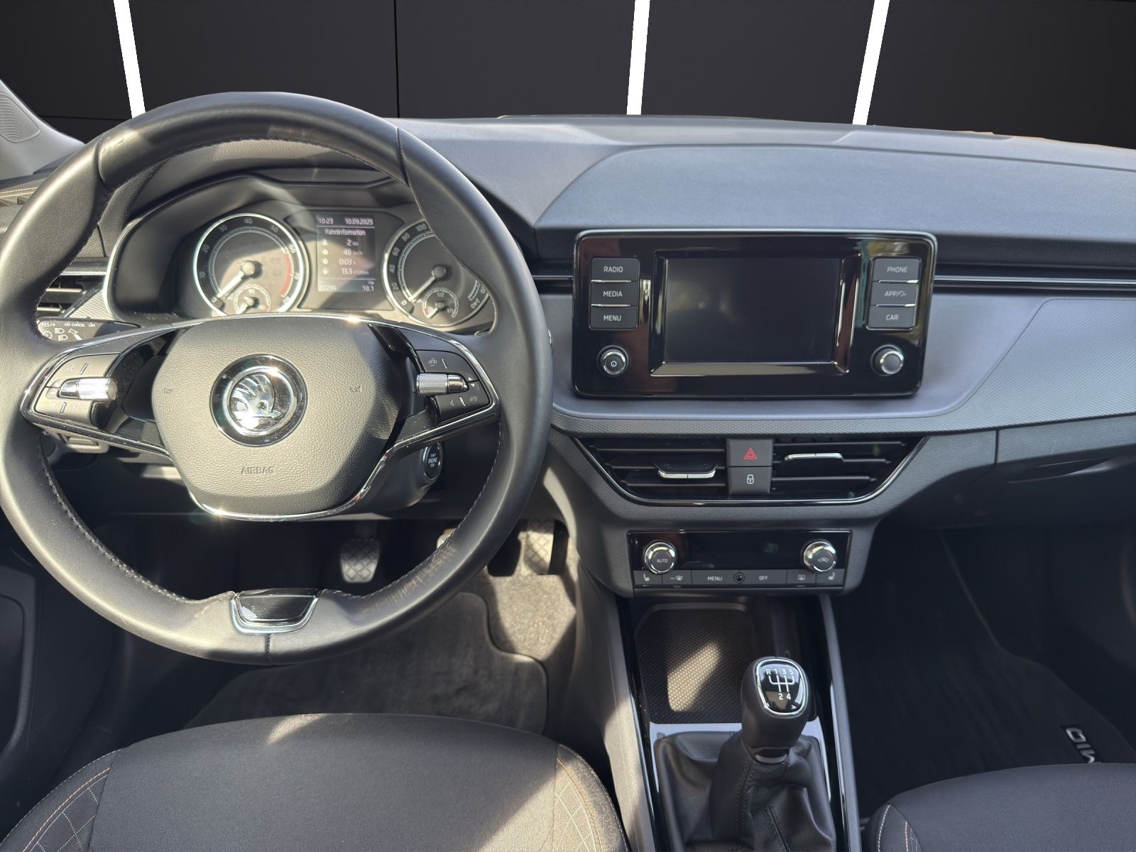 Fahrzeugabbildung SKODA Kamiq TSI Ambition LED Pano GRA PDC SH LM