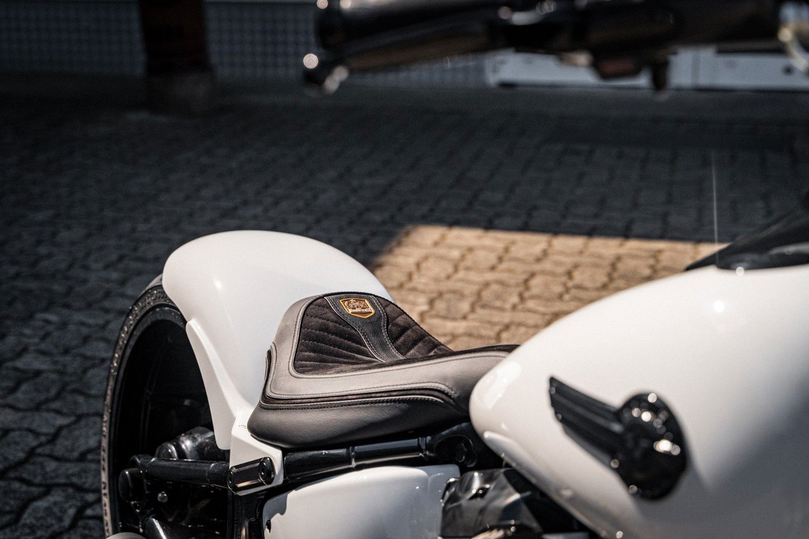 Fahrzeugabbildung Harley-Davidson WHITE FAT BOY FLFBS 114 MY24 -KESSTECH-
