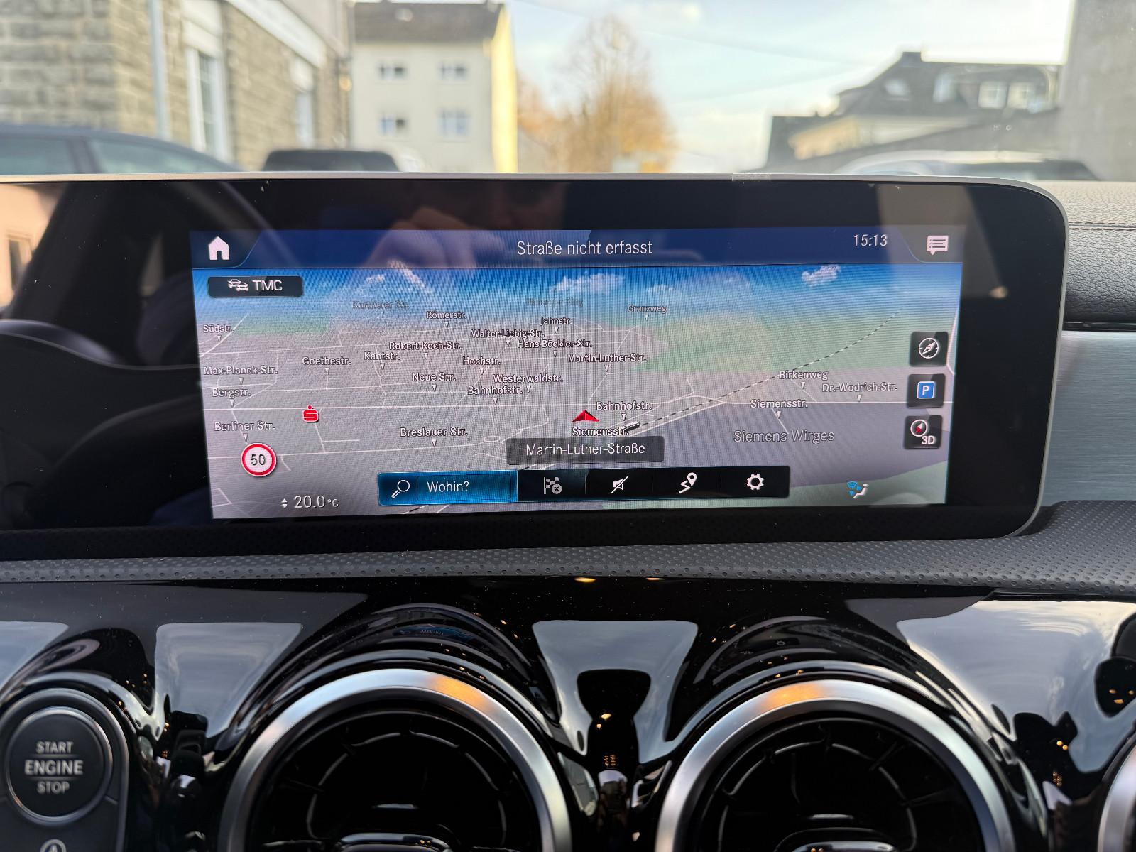 Mercedes-Benz A250 4-MATIC AMG-LINE LEDER PANO KAMERA LED NAVI