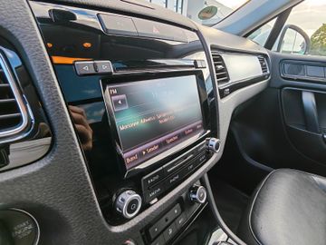 Volkswagen Touareg - 11