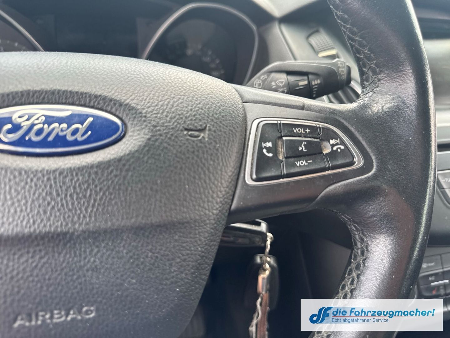 Fahrzeugabbildung Ford Focus Business Navi SHZ LenkradHZG *1502 *EXPORT