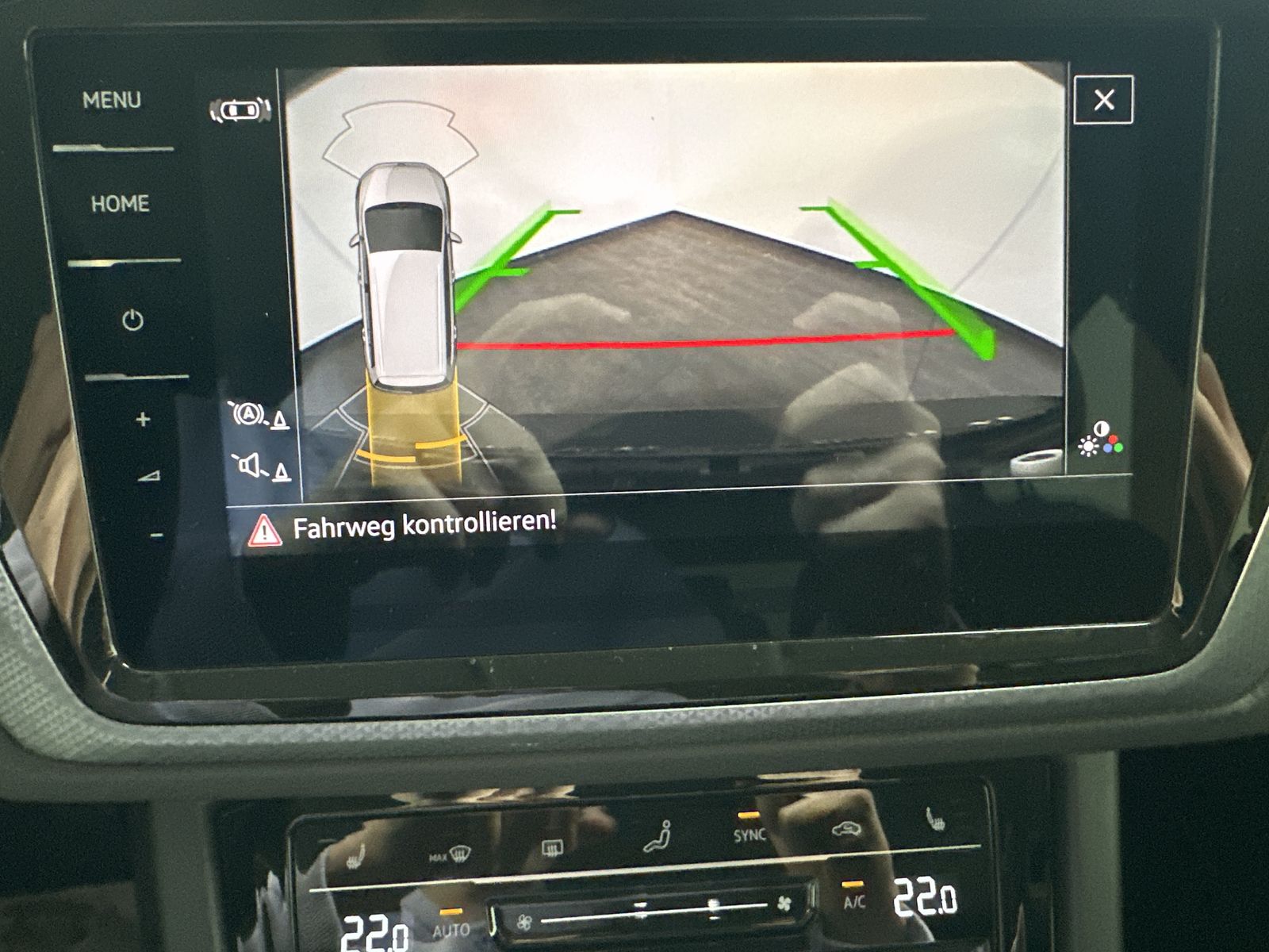 Fahrzeugabbildung Volkswagen Touran 2.0 TDI DSG ACTIVE NAV+LED+AHK+KAMERA+SHZ