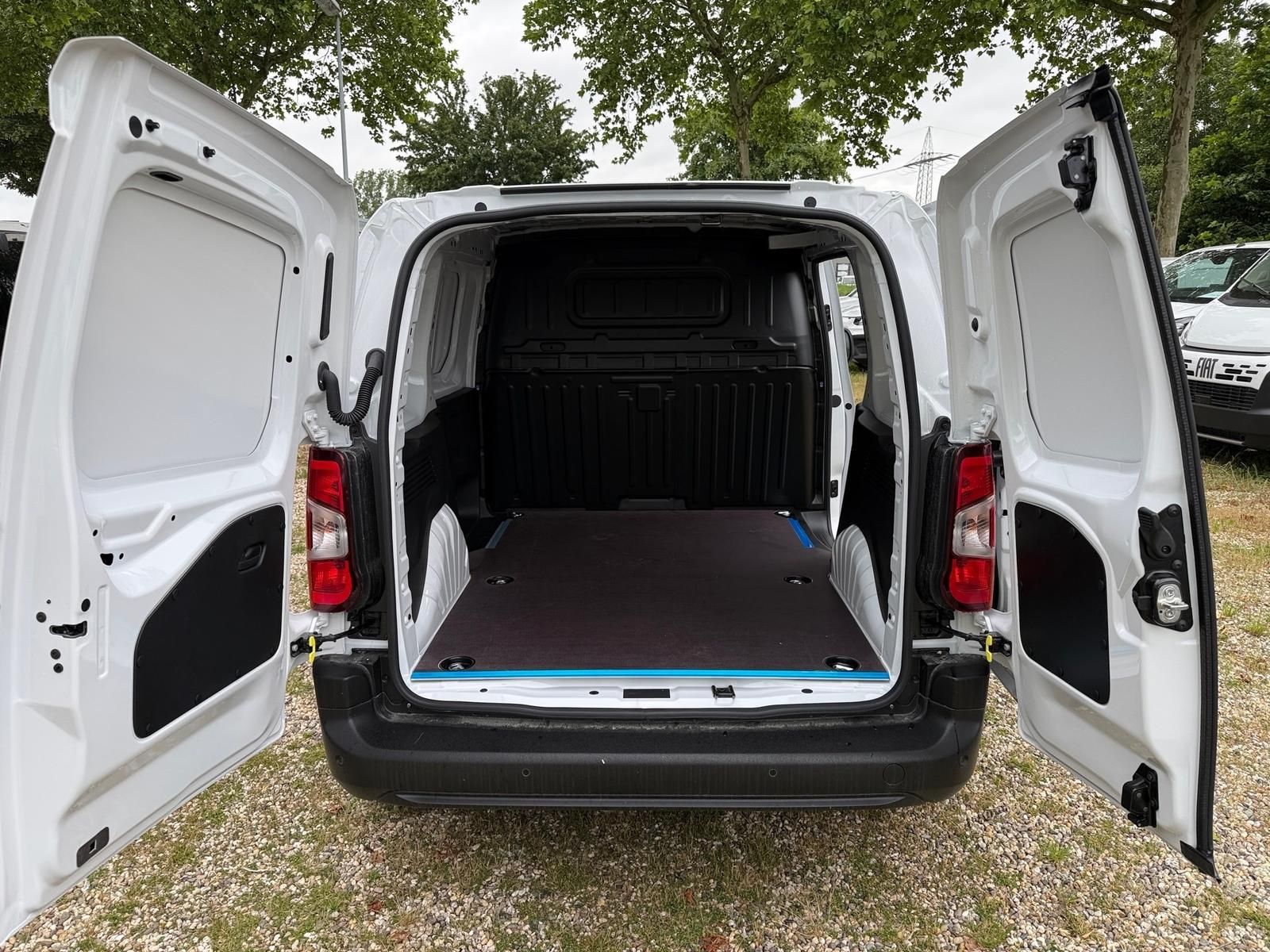Fahrzeugabbildung Opel Combo Cargo M Diesel 100