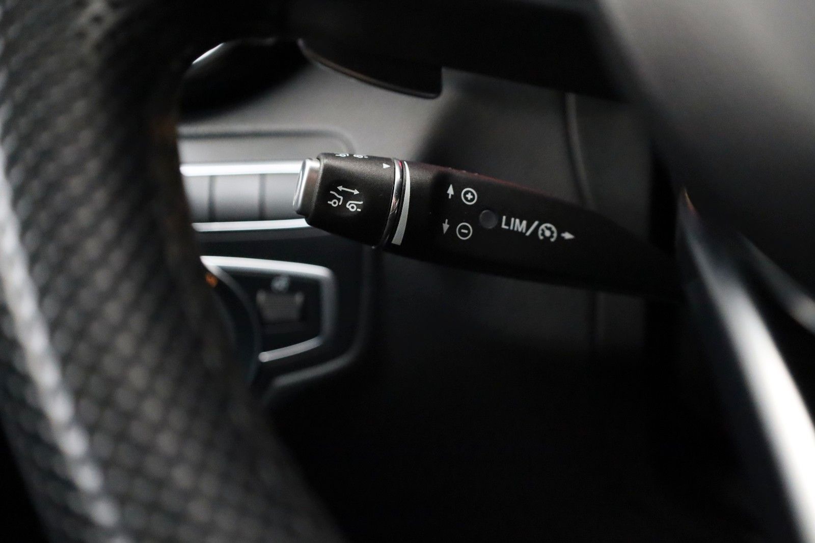 Fahrzeugabbildung Mercedes-Benz GLC 250d 4M AMG Int. Leder,Navi,LED,Panorama,+WR