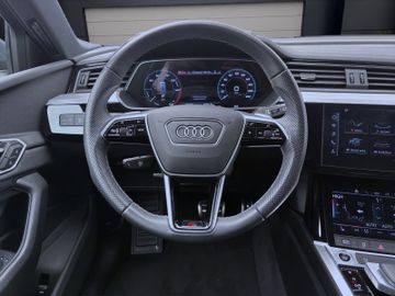 Audi Q8 - 12