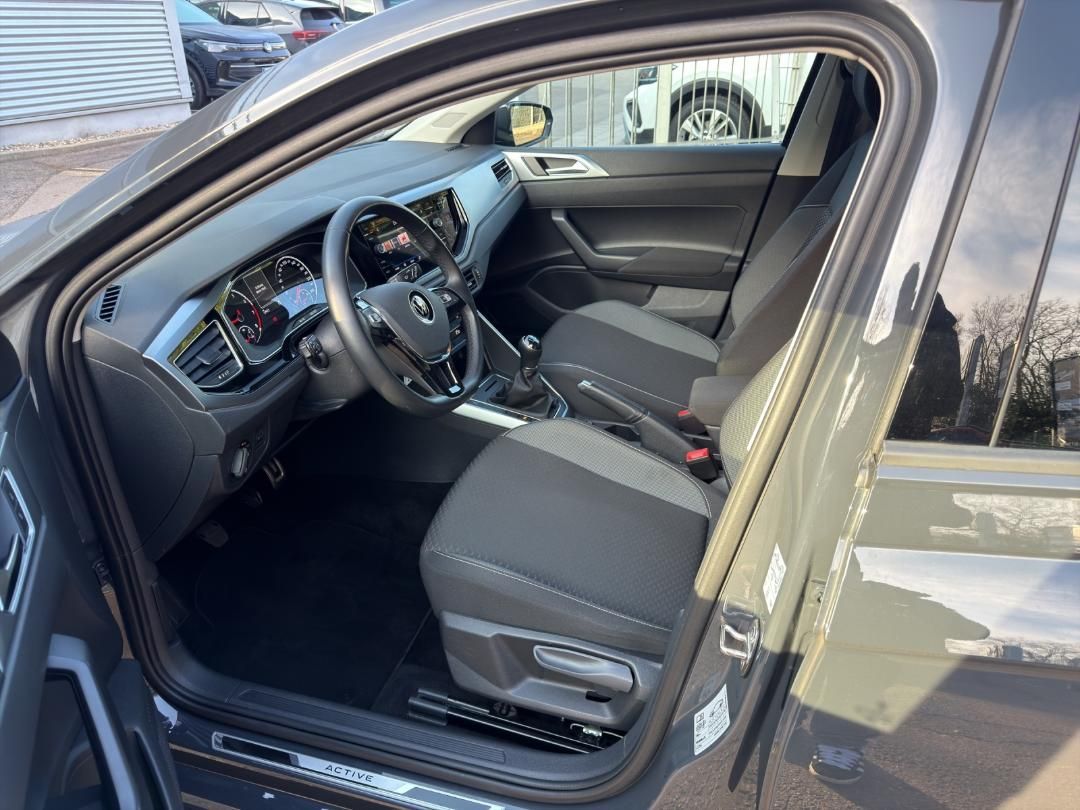 Fahrzeugabbildung Volkswagen Polo VI 1.0 TSI Active Navi,SHZ,Klimaaut.,PDC,LM