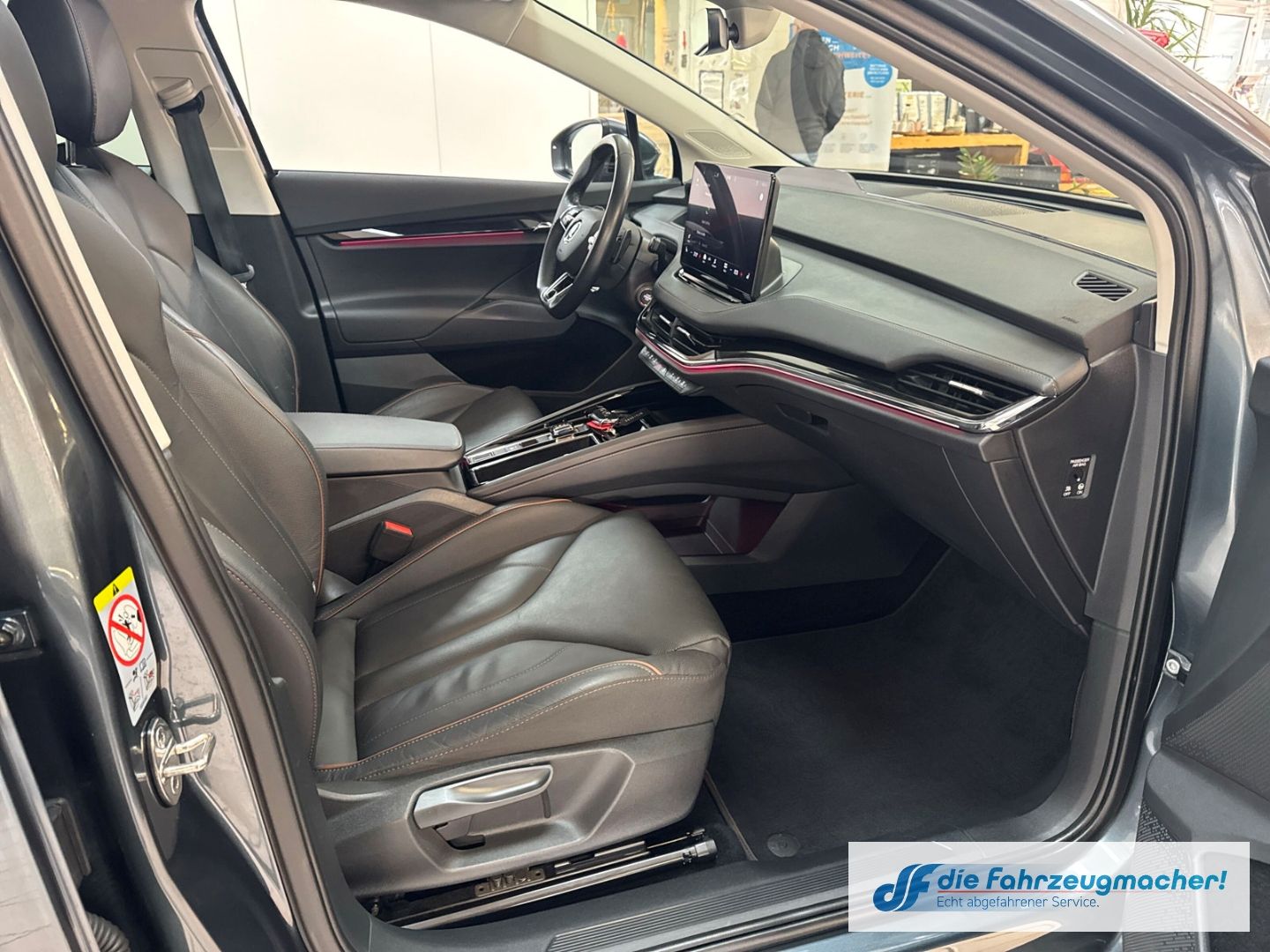 Fahrzeugabbildung SKODA Enyaq 80 Suite HUD El. Panodach Navi Leder Digi