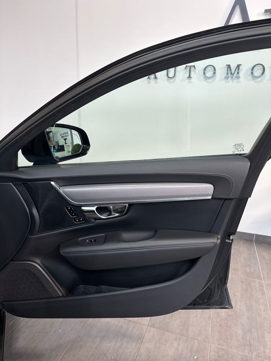 Fahrzeugabbildung Volvo V90 T8 Ultimate Dark NAV+LED+PANO+ACC+AHK+H&K+VC