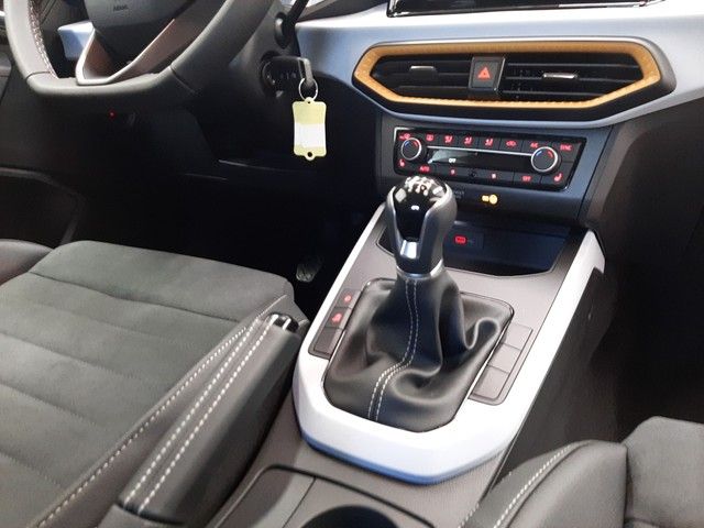 Fahrzeugabbildung Seat Arona Style 1.0TSI MatrixLED SitzHz 18" Klimaaut