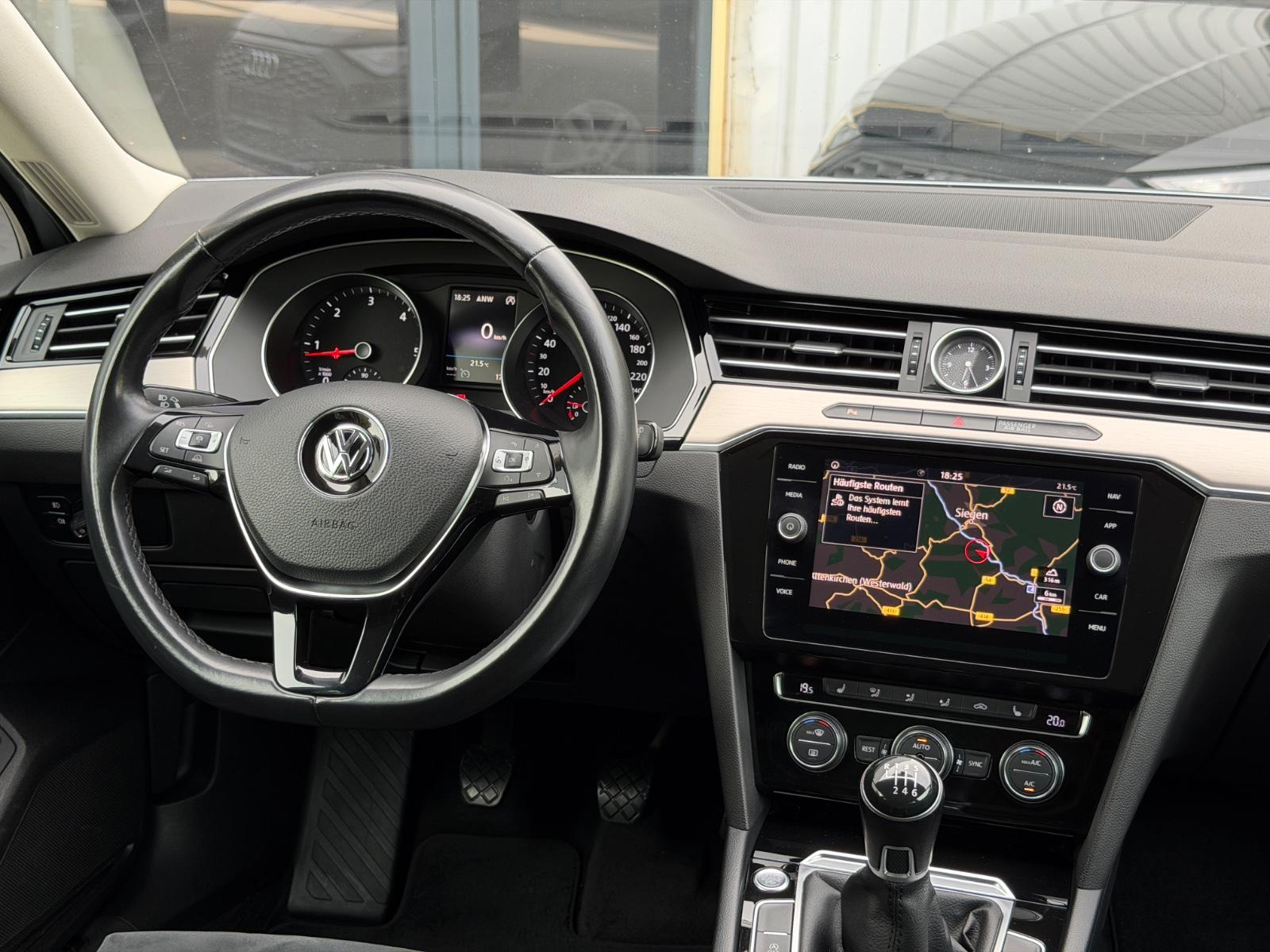 Volkswagen Passat Variant Highline/2,0 TDI 150PS/88120km/!
